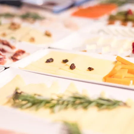 Petit Palace Tamarises 3*