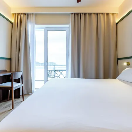 Szálloda Petit Palace Tamarises 3*